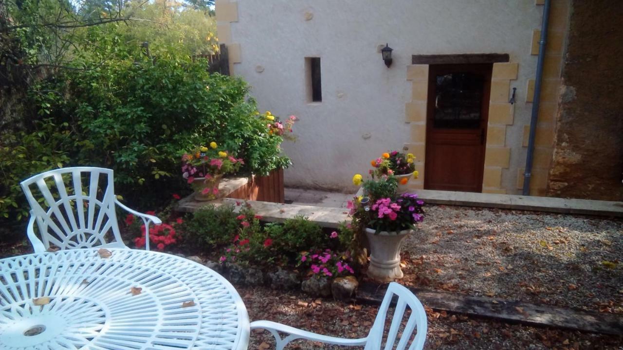 Les Coustilles Saint-Alvere Экстерьер фото